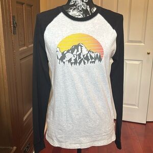 Mountain Sun Tee Thermal Sleeves